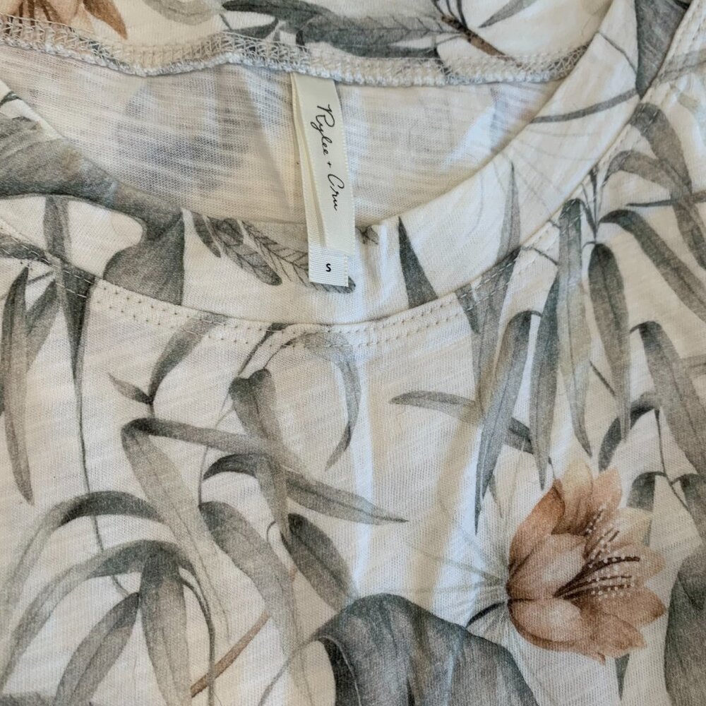 🌿 Rylee + Cru Floral 3-Piece Tropical Mama & Me Bundle | Dress & Tees - Picture 6 of 13